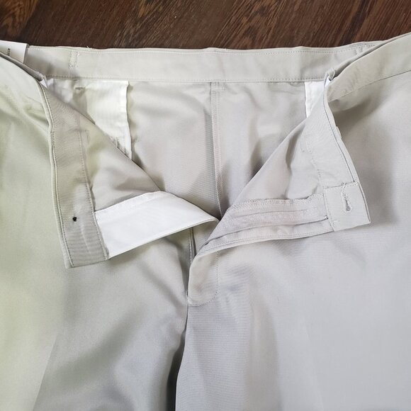 *NWT* Haggar Performance Cool 18 Plain Front Shorts | Size 40 - Picture 5 of 8